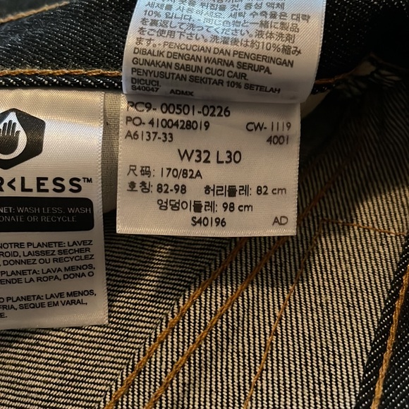 Levi Strauss & Co. • 501  Original • 32 X 30 • San Francisco • Straight • Denim - Picture 11 of 11